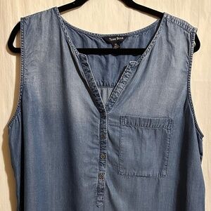 XL Terre Bleue blue med-washed sleeveless chambray mini dress